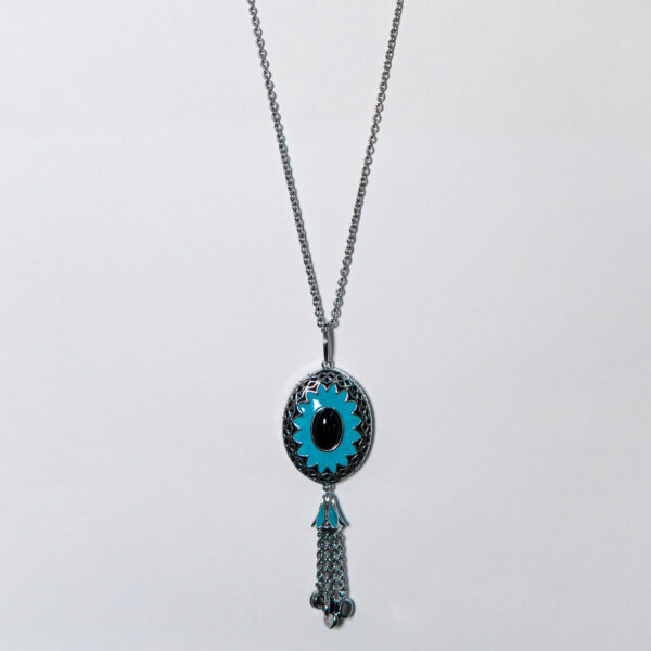 Collar azul claro