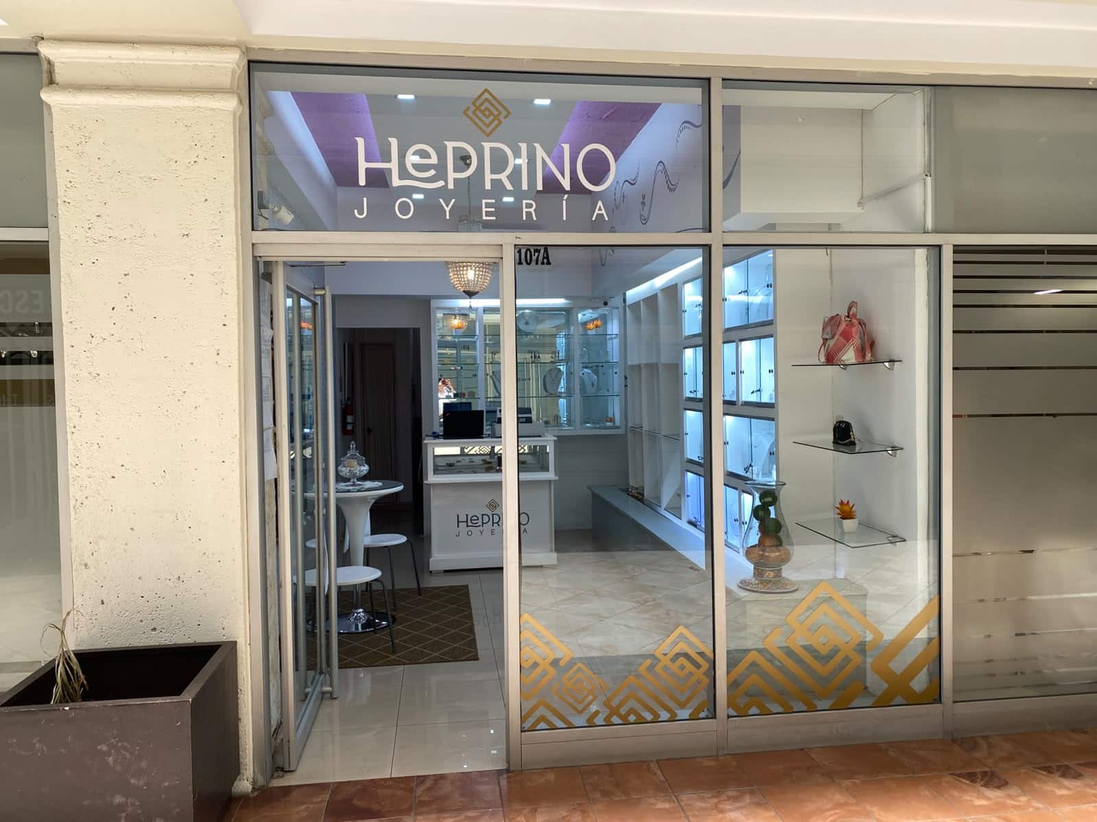 Fachada de la boutique Heprino